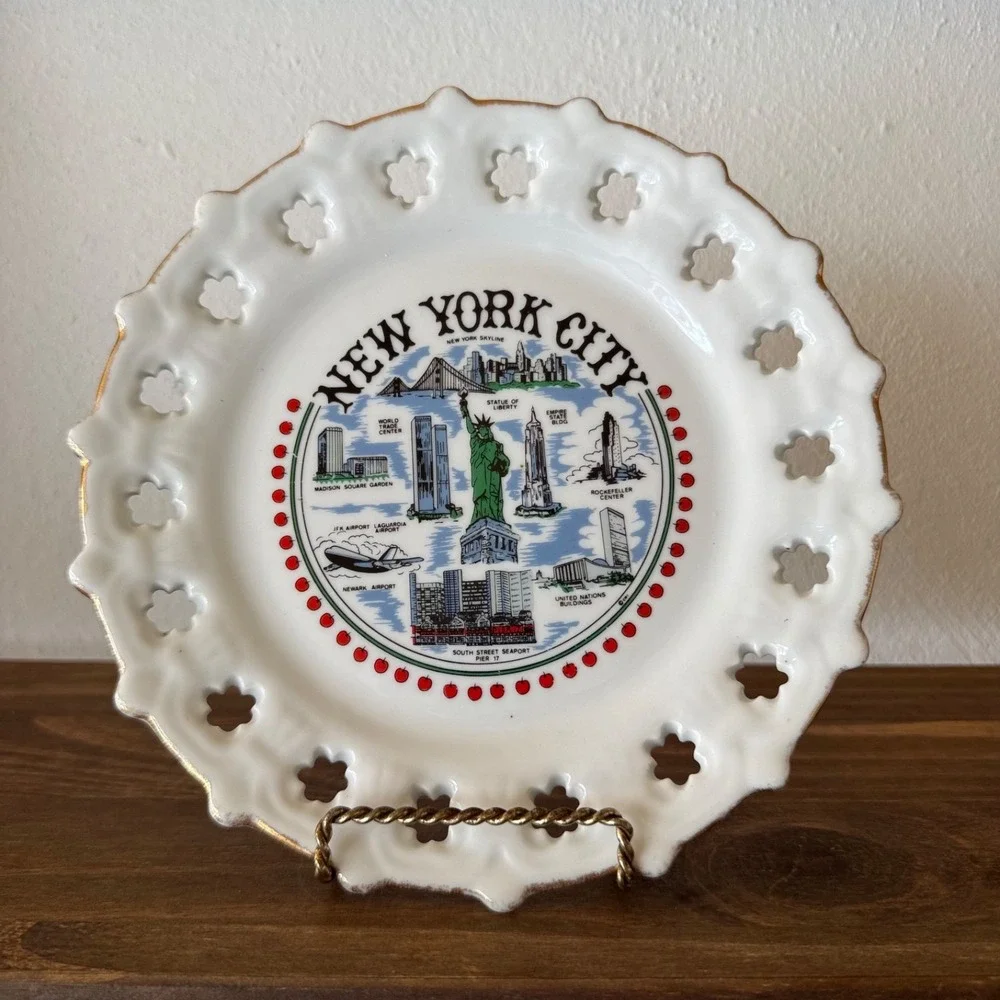 Vintage New York City Decorative Plate Statue of Liberty Skyline‎ Souvenir